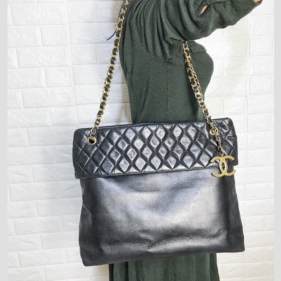 CHANEL Handbags - 👑FINAL👑LARGE CHANEL LEATHER TOTE